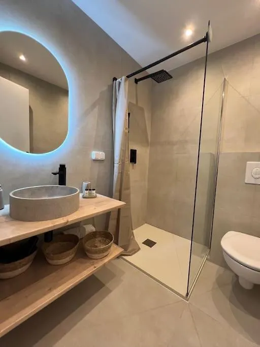 Magnifique T2 Proche Mer Et Ville Refait A Neuf Avec Terrasse Menton Apartment