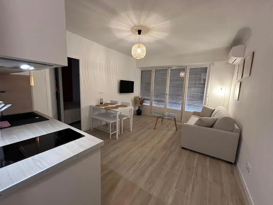 Magnifique T2 Proche Mer Et Ville Refait A Neuf Avec Terrasse Menton Apartment