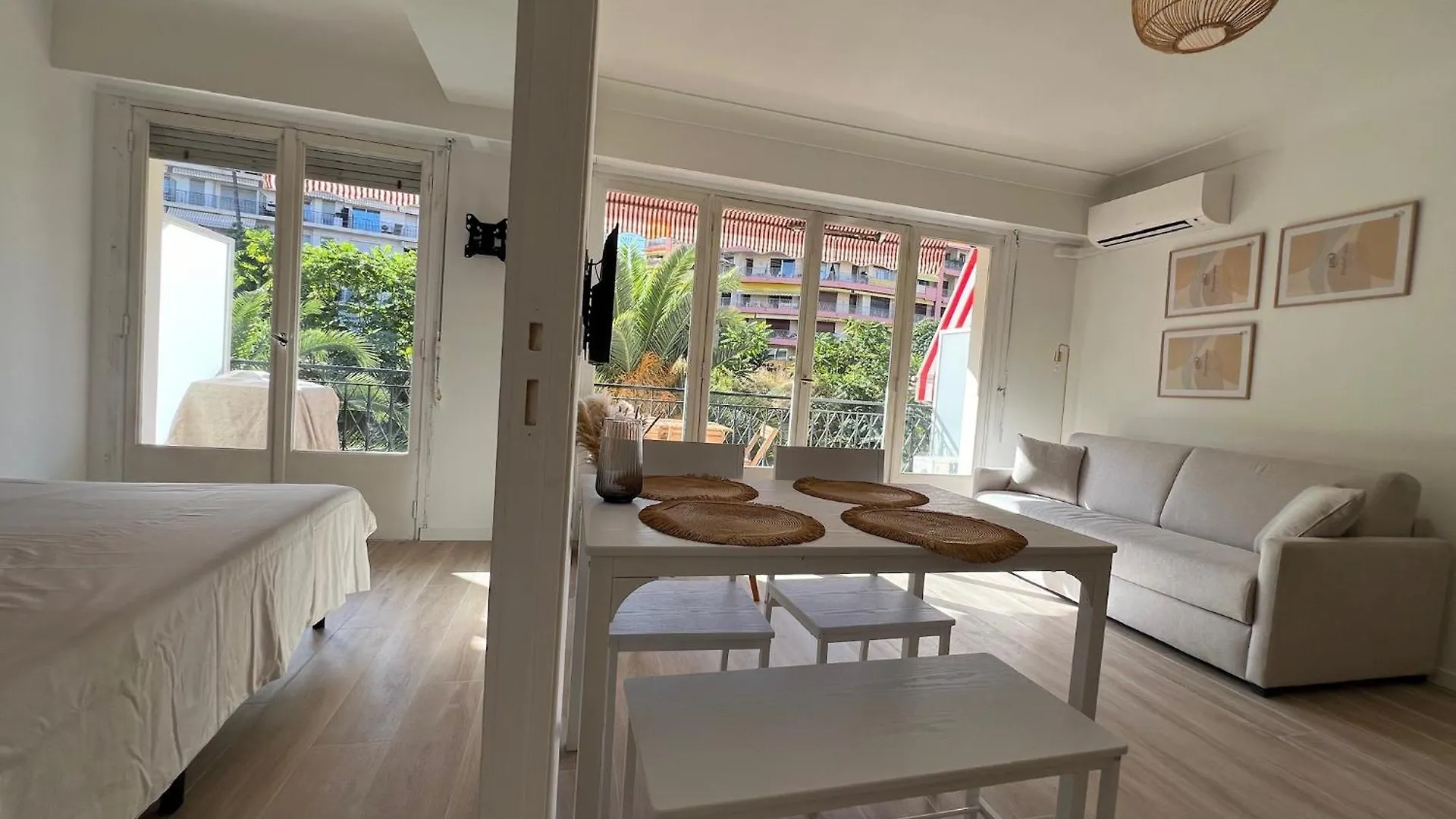 Magnifique T2 Proche Mer Et Ville Refait A Neuf Avec Terrasse Menton Apartment