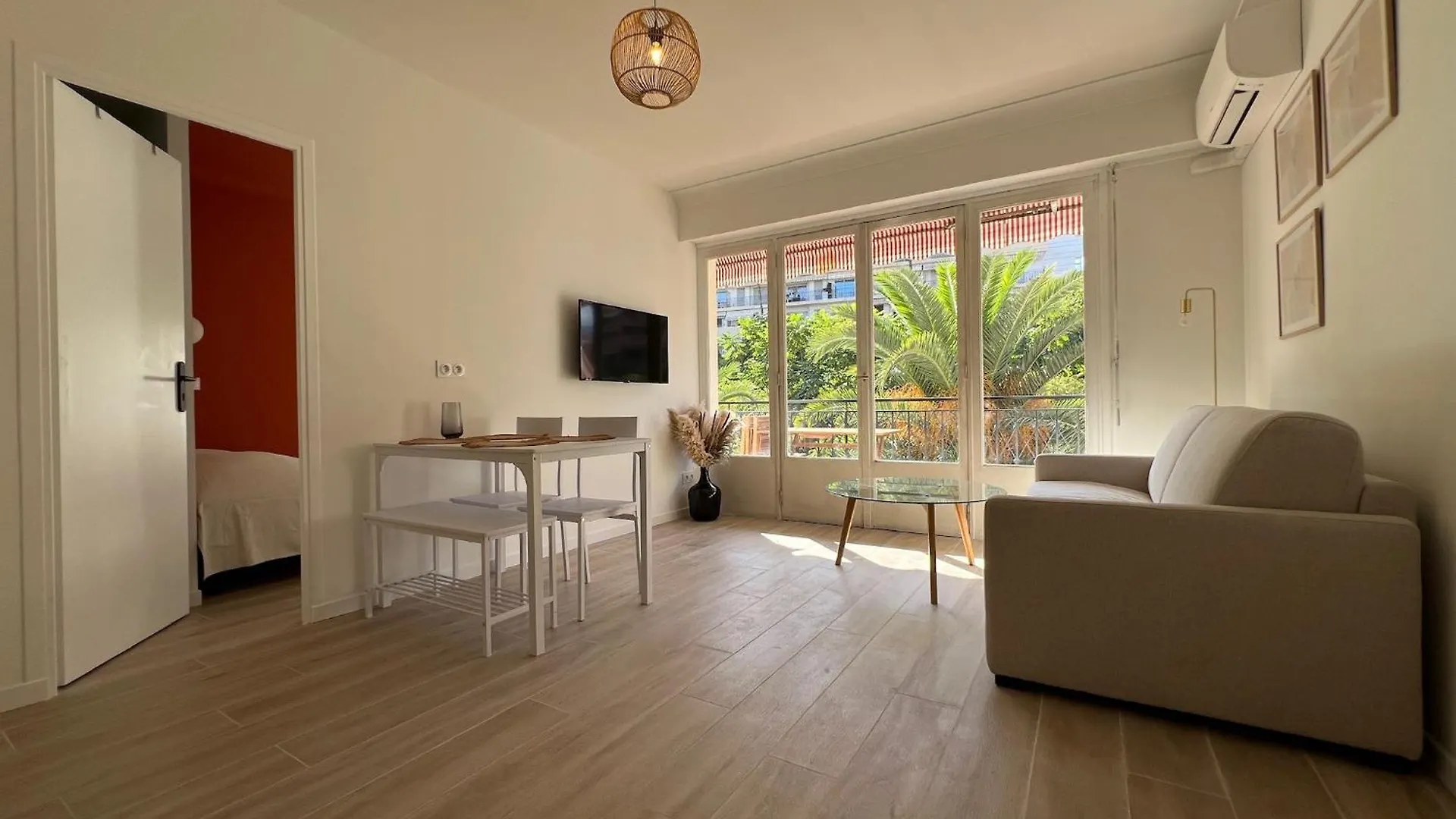 Magnifique T2 Proche Mer Et Ville Refait A Neuf Avec Terrasse Menton 0*,  France